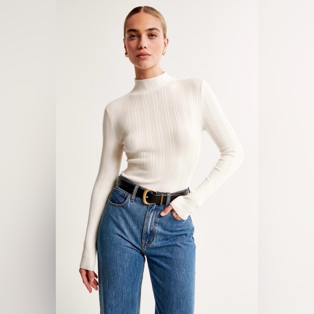 Abercrombie & Fitch Slim Rib Turtleneck Sweater In Ivory Size M